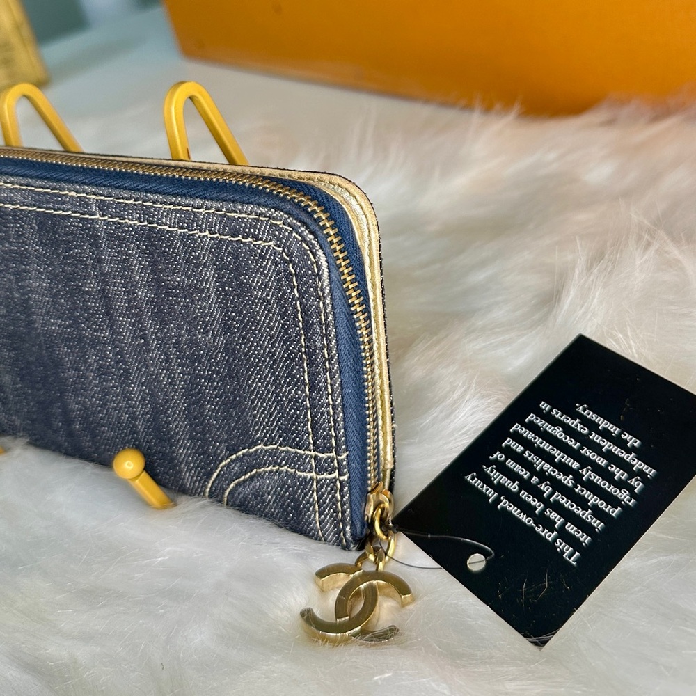 CHANEL Blue Denim Wallet with Gold Details - Picture 2 of 14